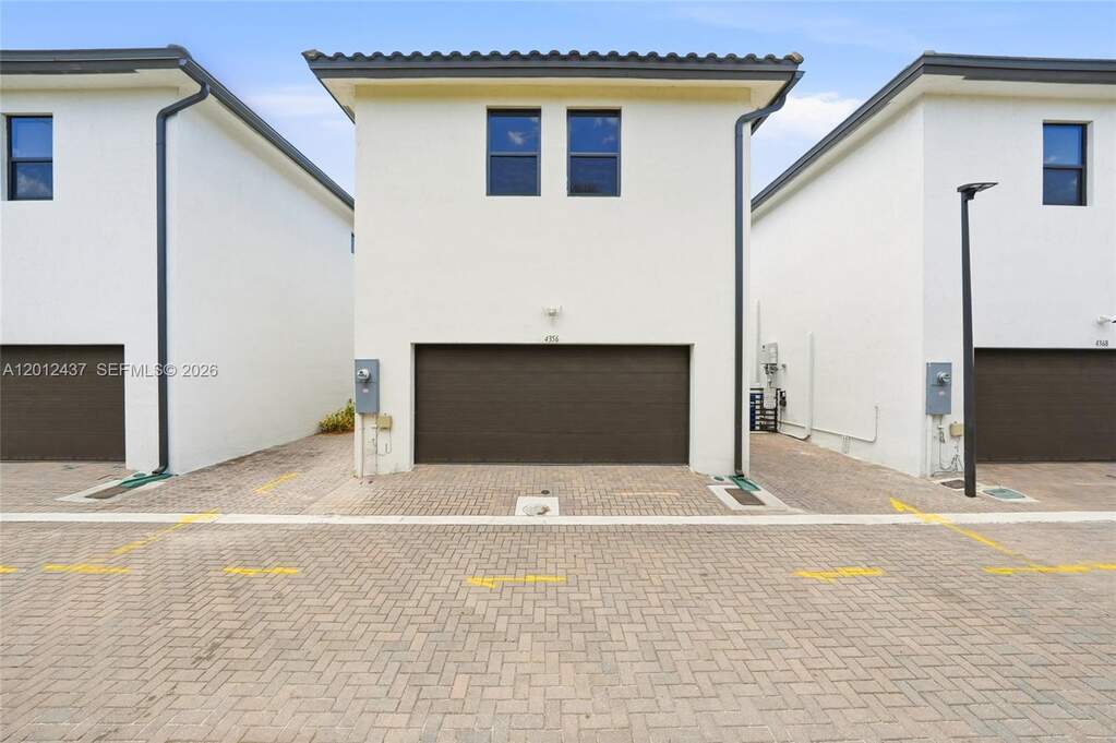 4 Bedroom Single Family Home/House's Image 32