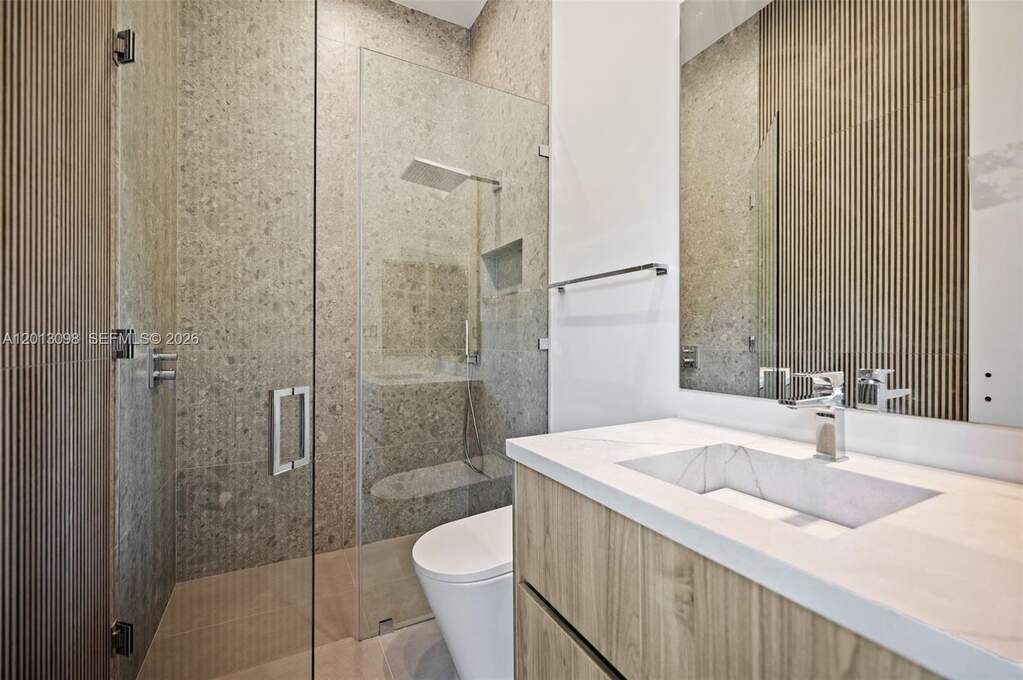 6 Bedroom Single Family Home/House's Image 26