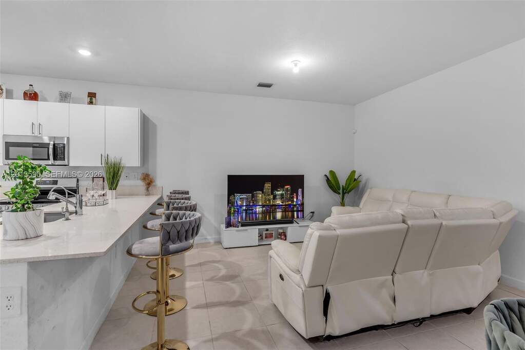 3 Bedroom Villa/Townhouse's Image 8