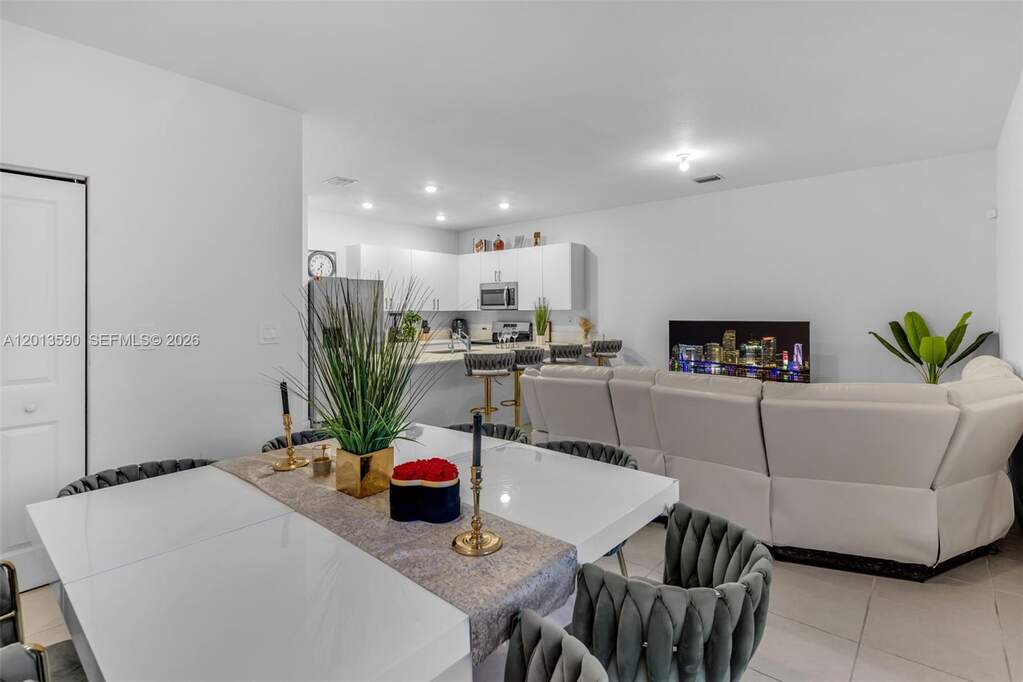 3 Bedroom Villa/Townhouse's Image 10