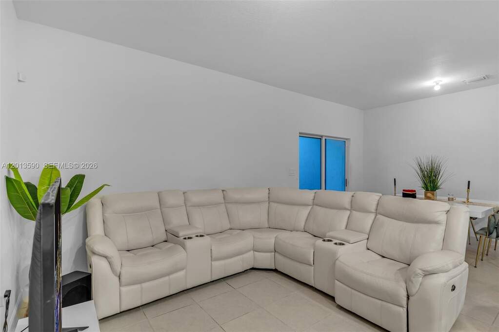 3 Bedroom Villa/Townhouse's Image 11