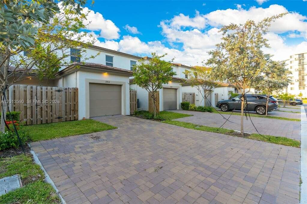 3 Bedroom Villa/Townhouse's Image 22