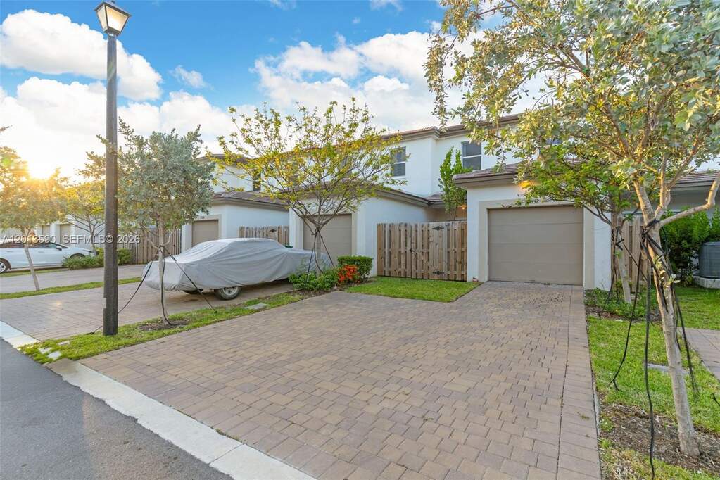 3 Bedroom Villa/Townhouse's Image 24