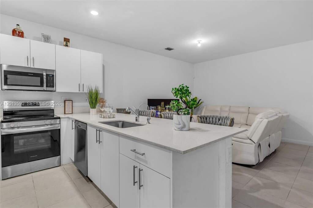 3 Bedroom Villa/Townhouse's Image 4