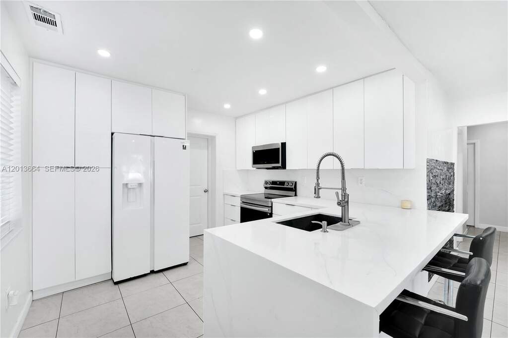 3 Bedroom Single Family Home/House's Image 4