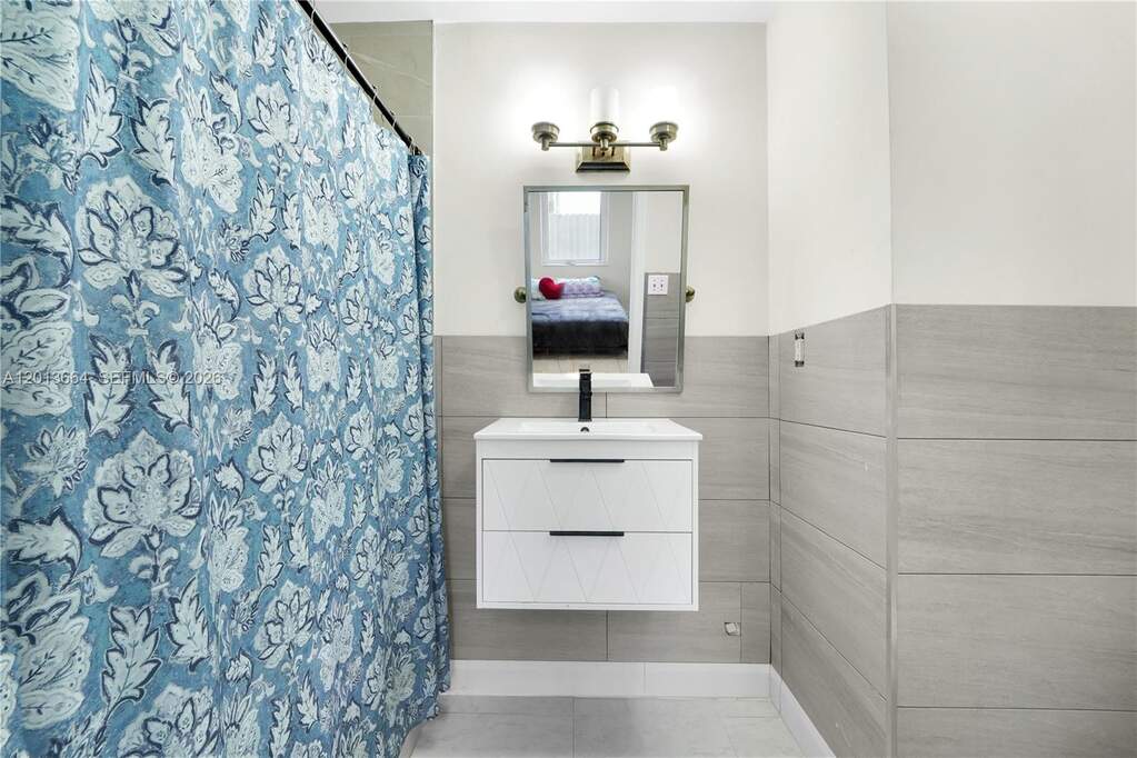 3 Bedroom Single Family Home/House's Image 6