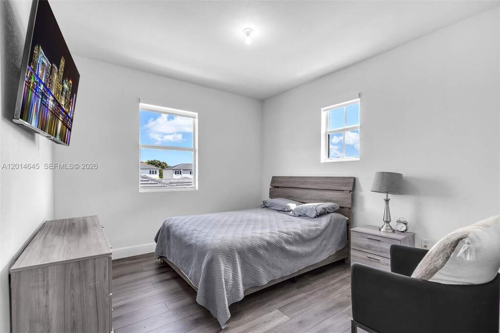 5 Bedroom Single Family Home/House's Image 9
