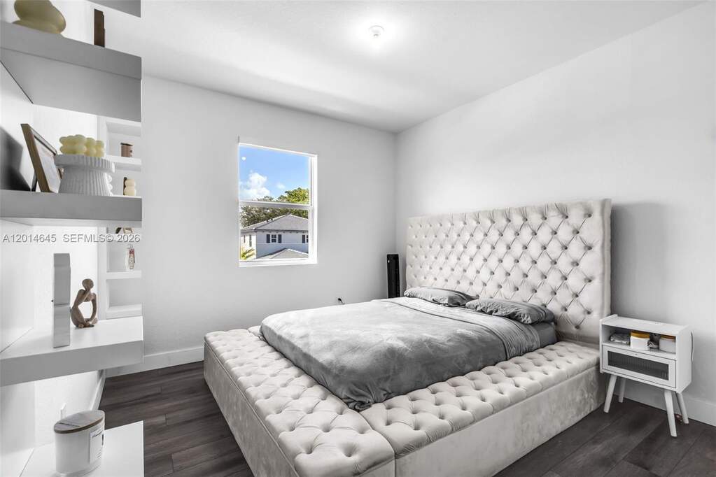 5 Bedroom Single Family Home/House's Image 15