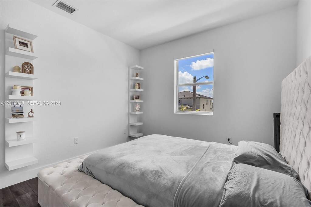 5 Bedroom Single Family Home/House's Image 16