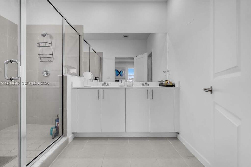 5 Bedroom Single Family Home/House's Image 23