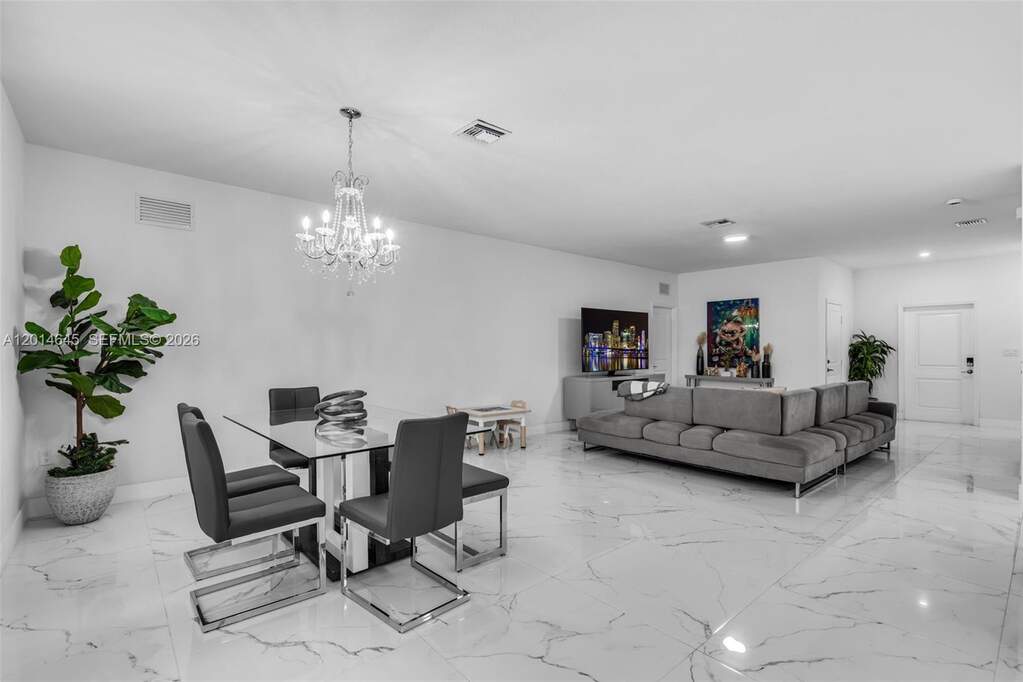 5 Bedroom Single Family Home/House's Image 6