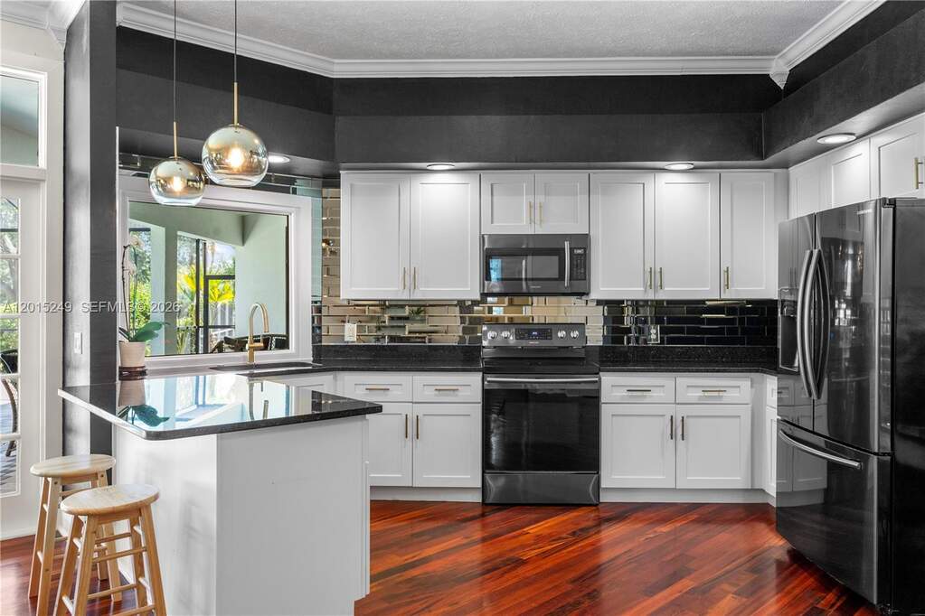 4 Bedroom Single Family Home/House's Image 16