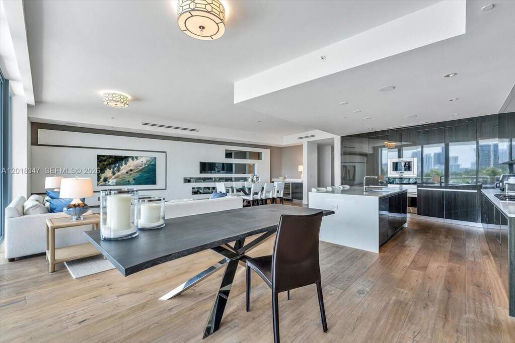 4 Bedroom Apartment/Flat's Image 5