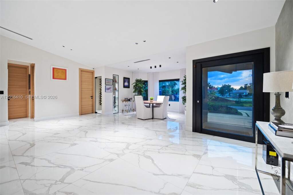 5 Bedroom Single Family Home/House's Image 9