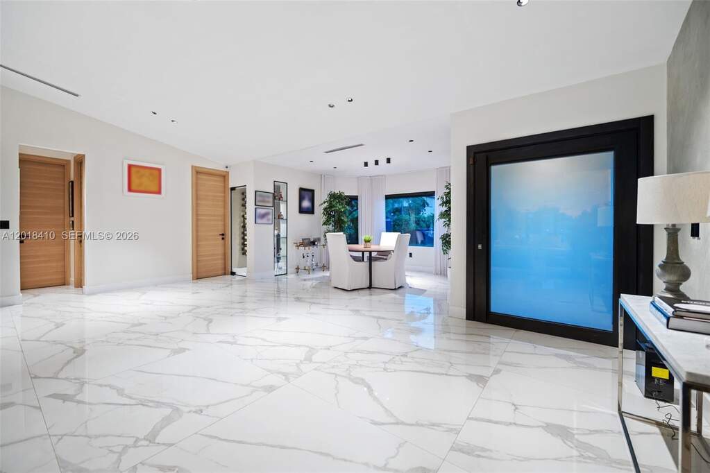 5 Bedroom Single Family Home/House's Image 10