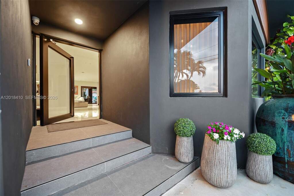 5 Bedroom Single Family Home/House's Image 12