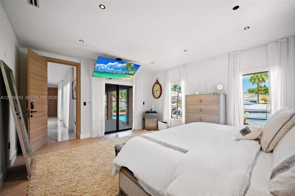 5 Bedroom Single Family Home/House's Image 17