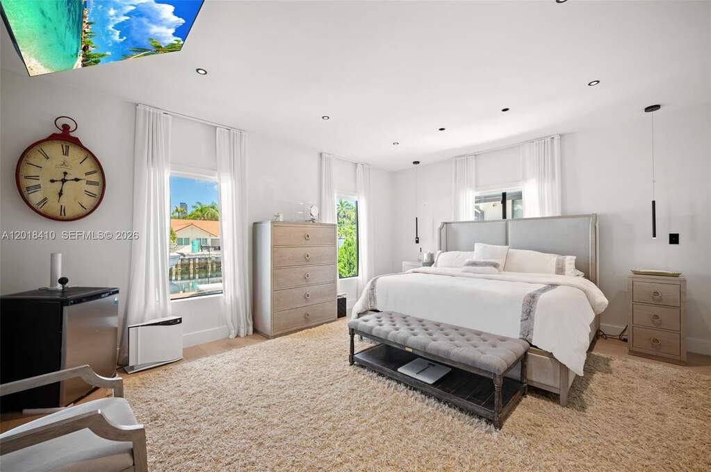 5 Bedroom Single Family Home/House's Image 18