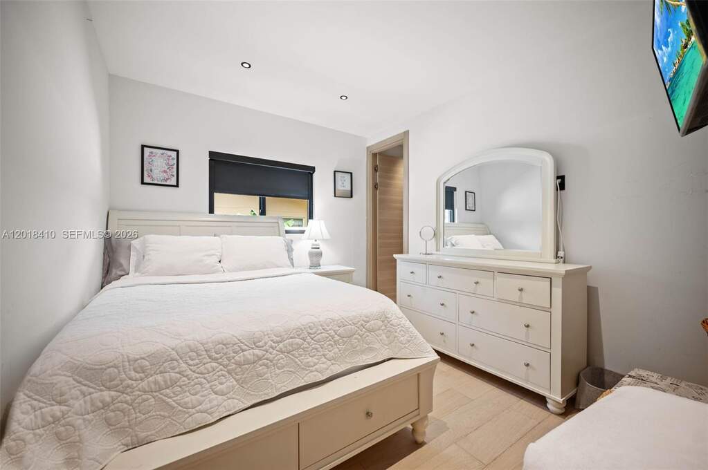 5 Bedroom Single Family Home/House's Image 29