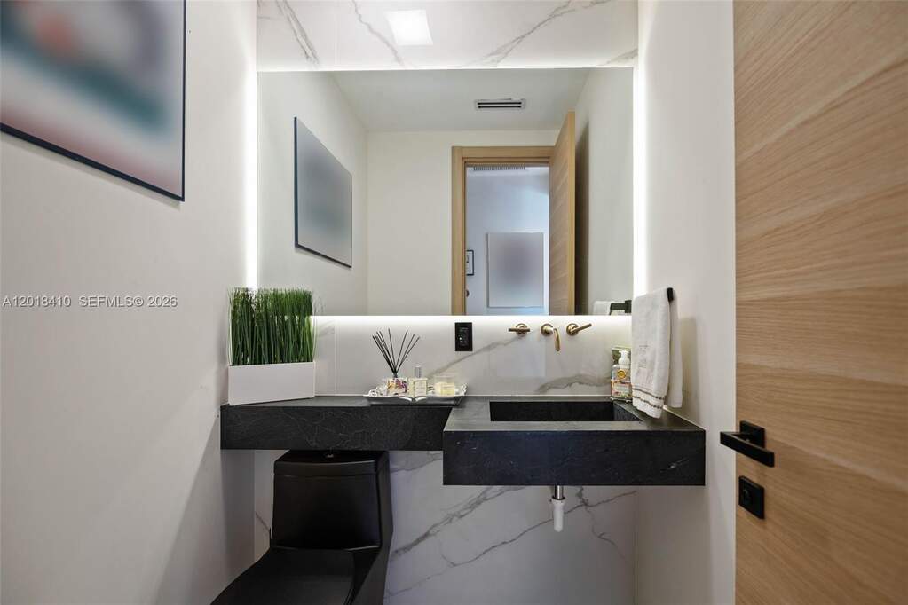 5 Bedroom Single Family Home/House's Image 31