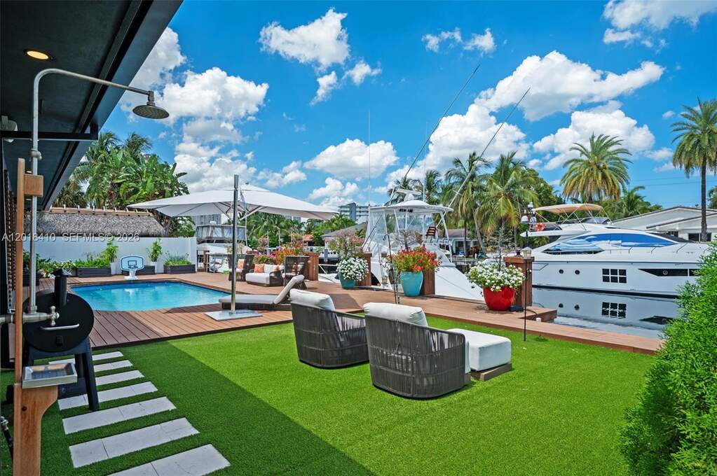 5 Bedroom Single Family Home/House's Image 34