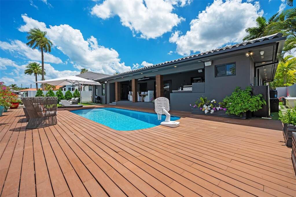 5 Bedroom Single Family Home/House's Image 35