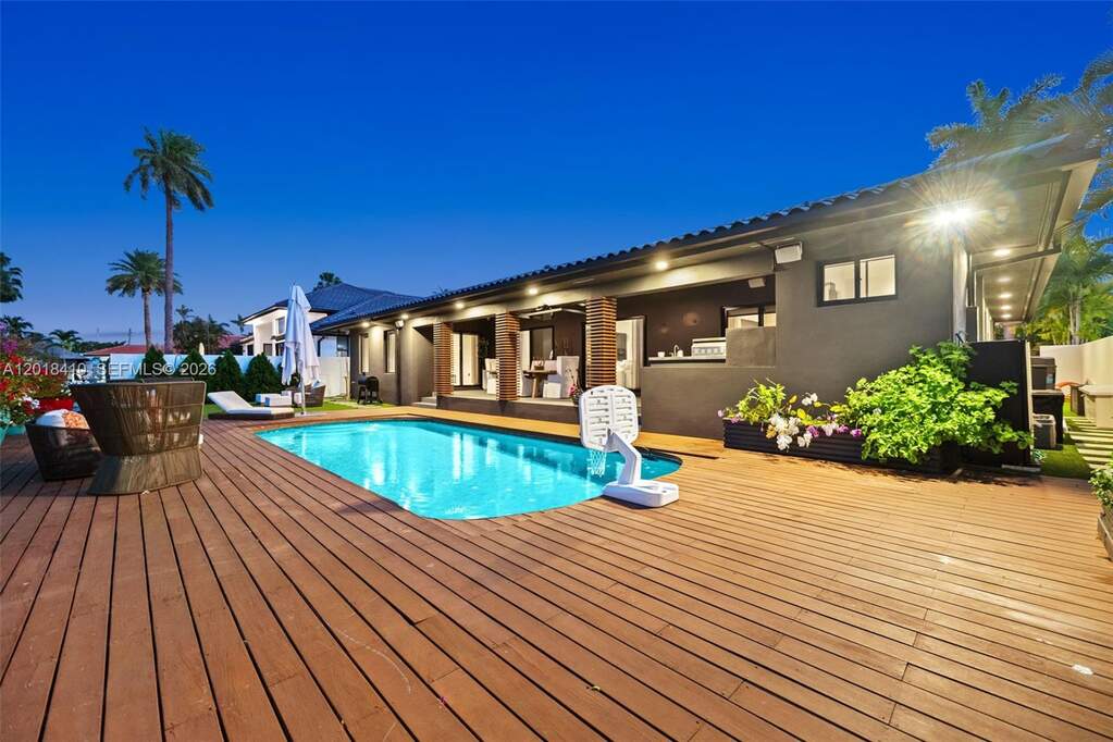 5 Bedroom Single Family Home/House's Image 36