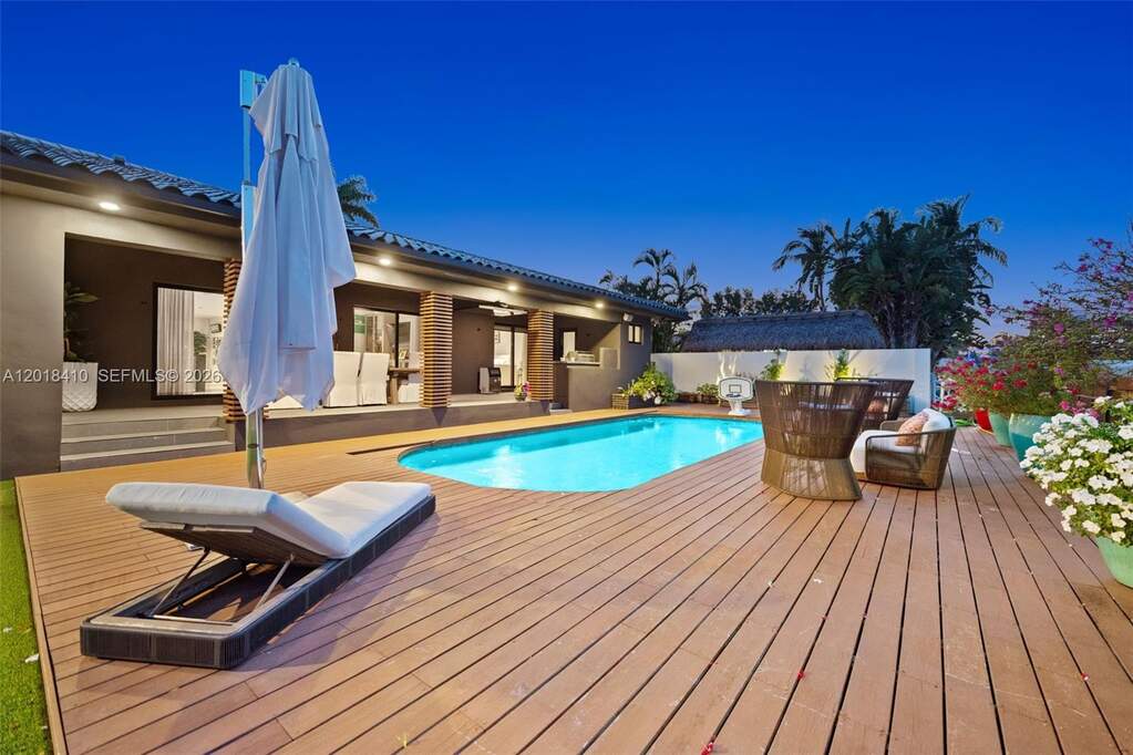 5 Bedroom Single Family Home/House's Image 39