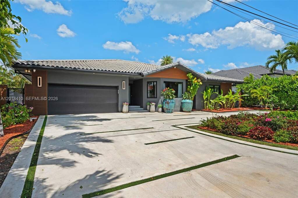 5 Bedroom Single Family Home/House's Image 44