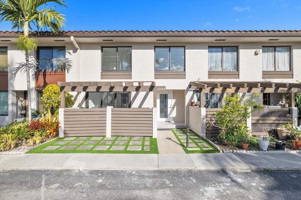 3 Bedroom Villa/Townhouse's Image 25