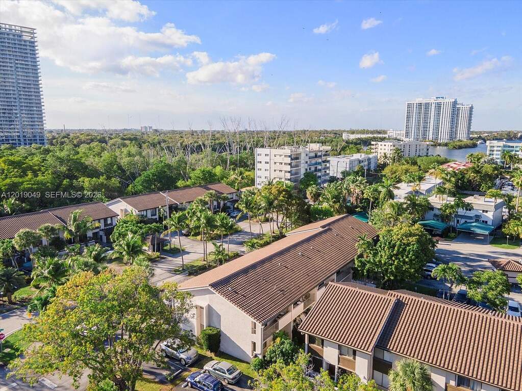 3 Bedroom Villa/Townhouse's Image 28