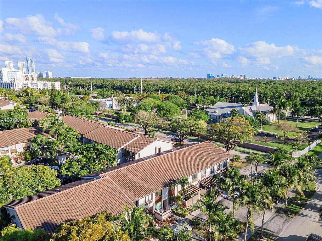 3 Bedroom Villa/Townhouse's Image 36