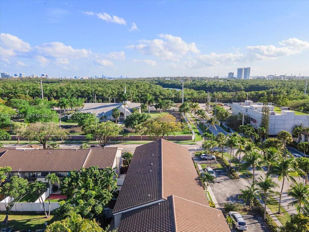 3 Bedroom Villa/Townhouse's Image 37