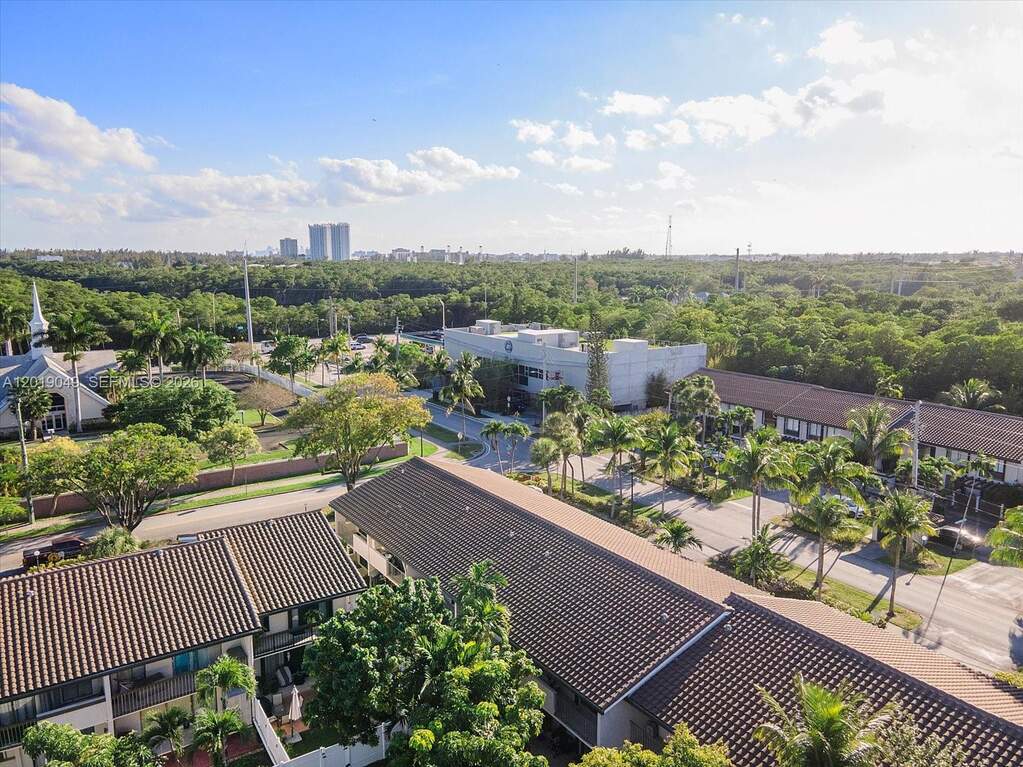 3 Bedroom Villa/Townhouse's Image 38