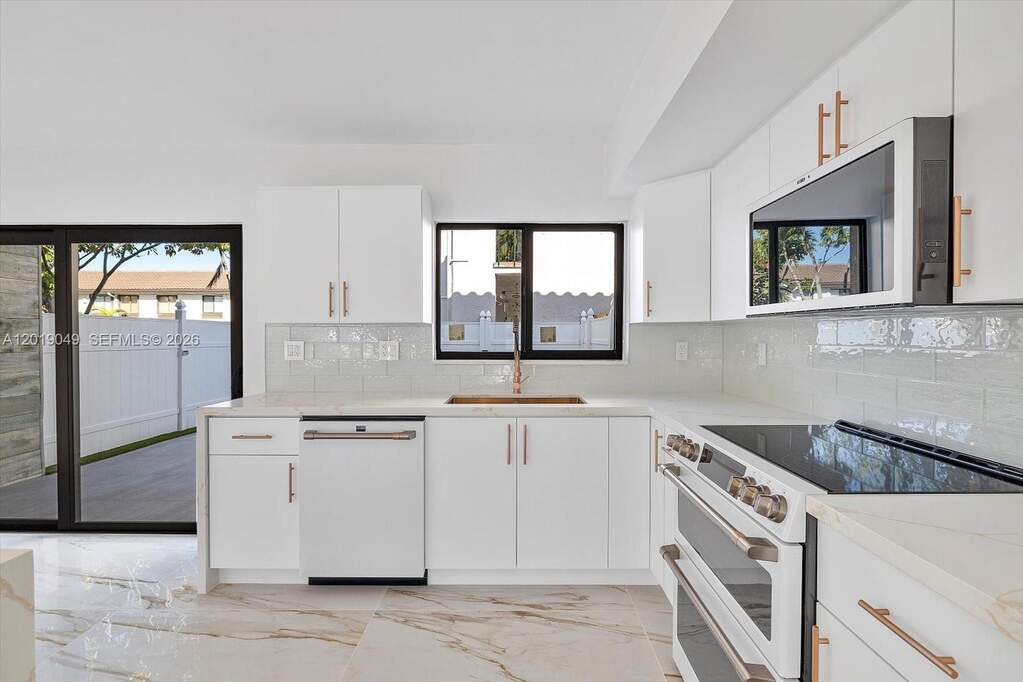 3 Bedroom Villa/Townhouse's Image 4