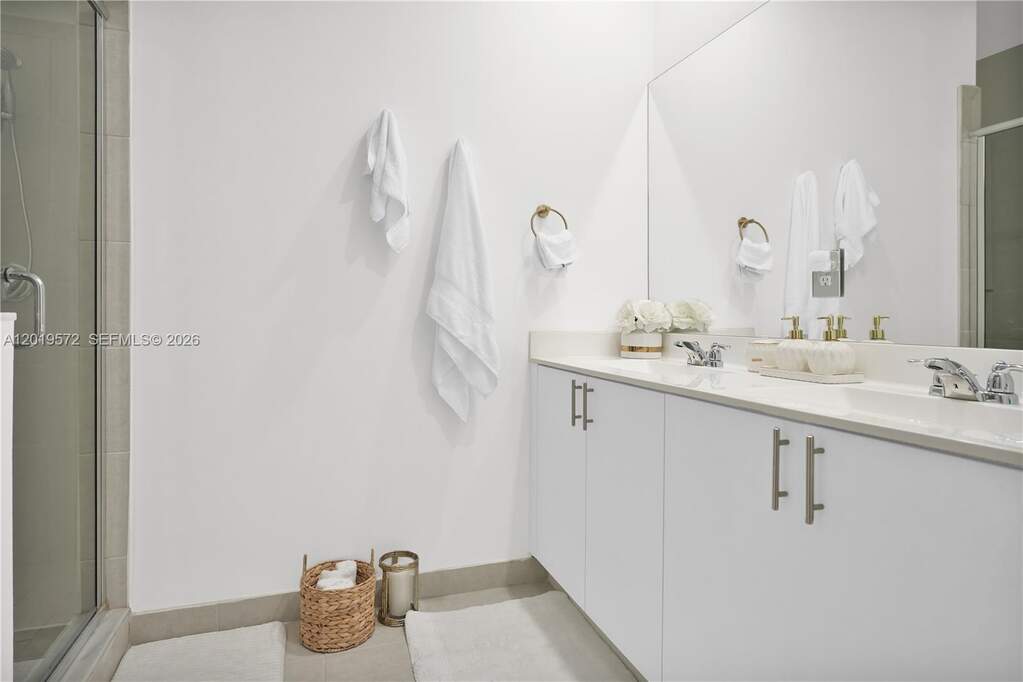 4 Bedroom Villa/Townhouse's Image 10