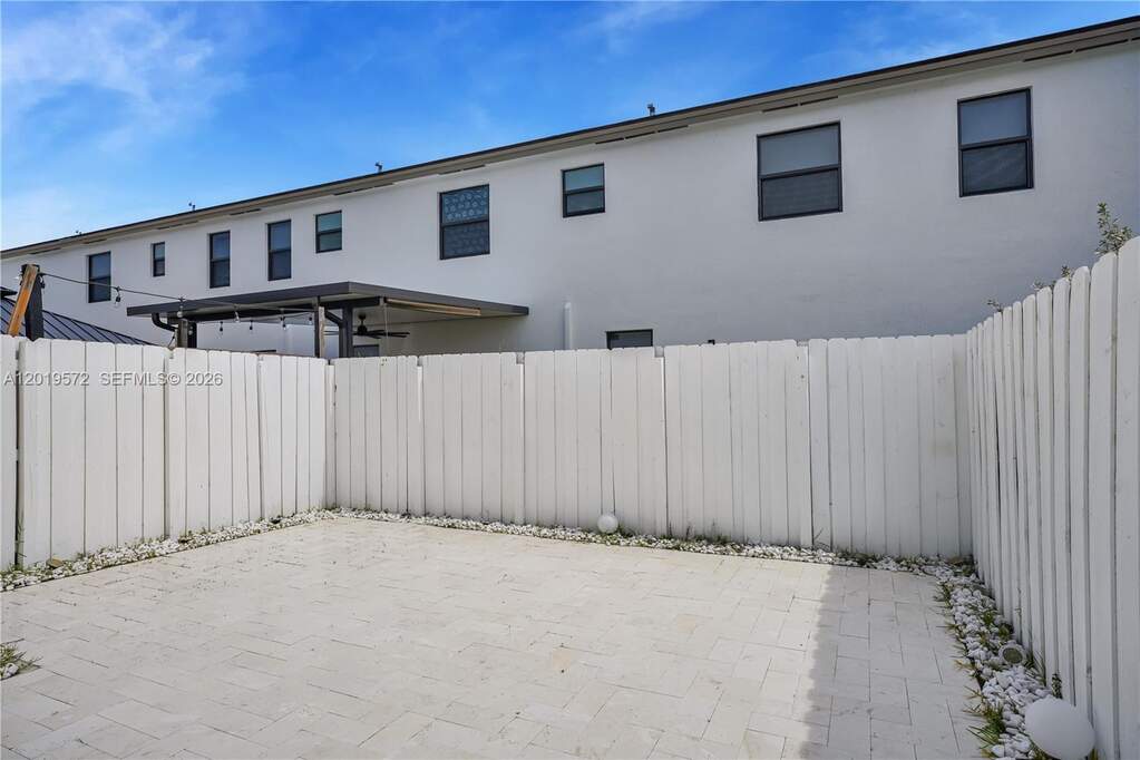 4 Bedroom Villa/Townhouse's Image 22