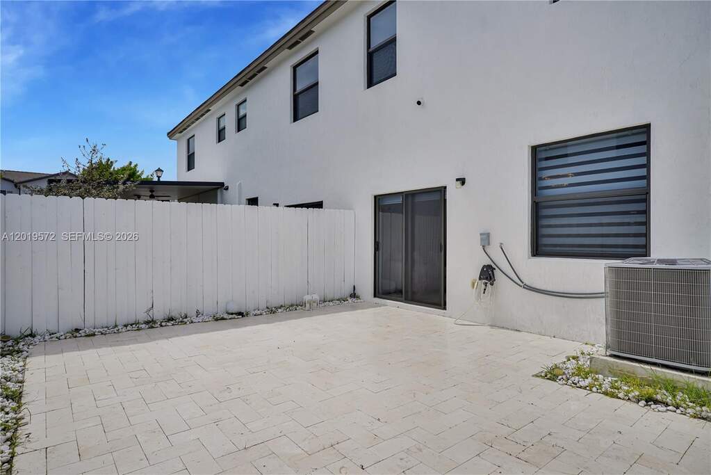 4 Bedroom Villa/Townhouse's Image 23