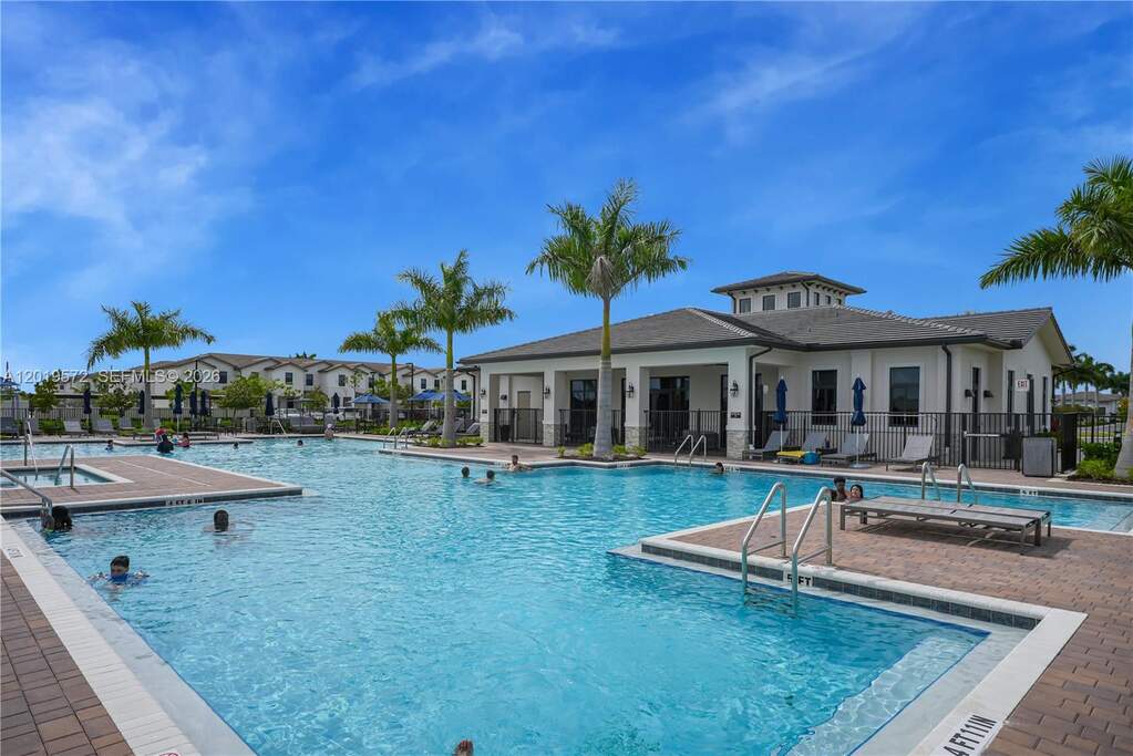 4 Bedroom Villa/Townhouse's Image 25