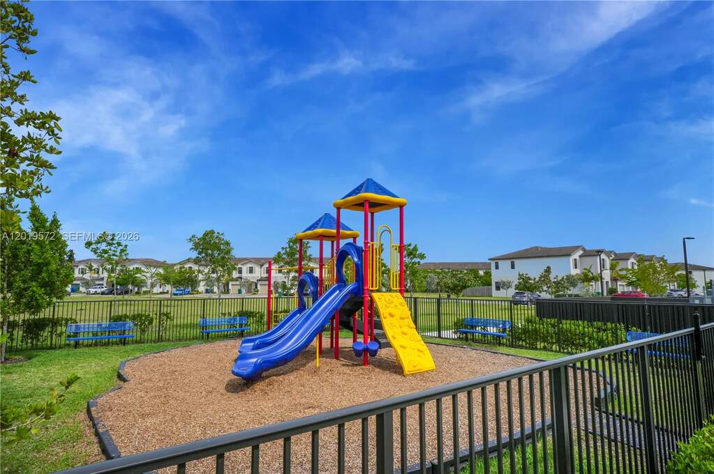 4 Bedroom Villa/Townhouse's Image 31