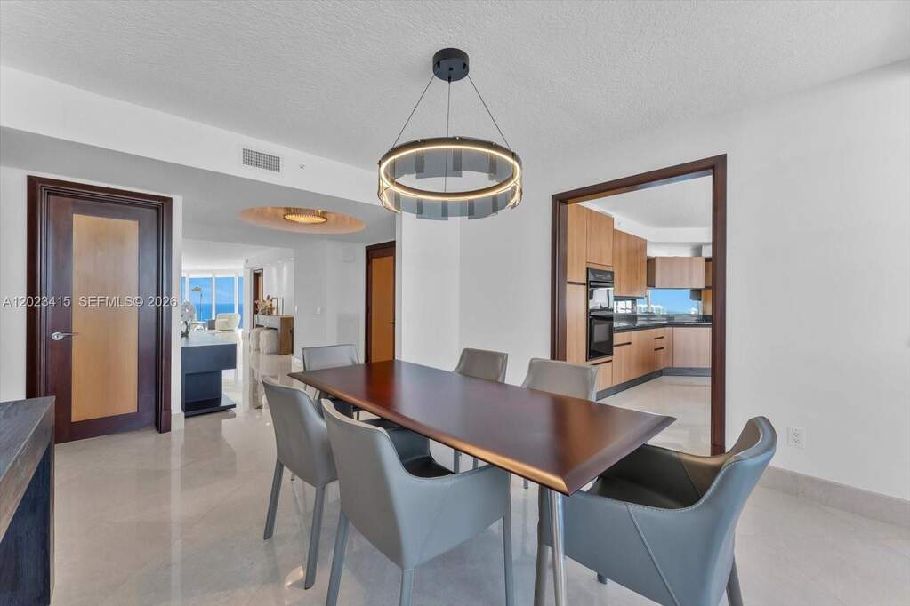 3 Bedroom Apartment/Flat's Image 7