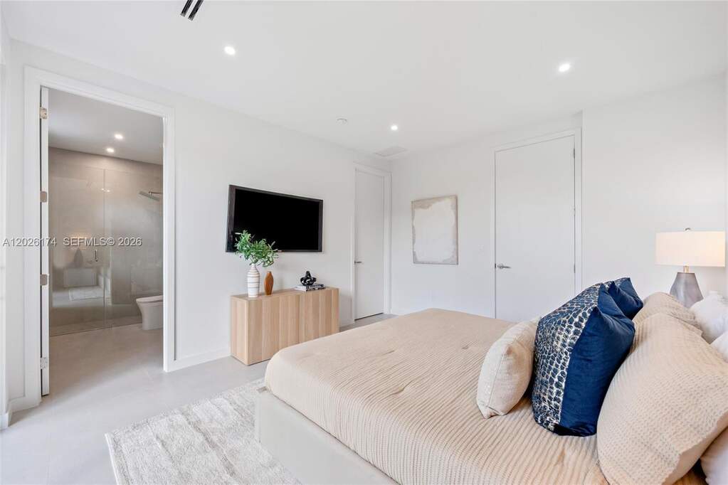 3 Bedroom Villa/Townhouse's Image 10