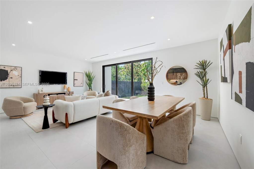 3 Bedroom Villa/Townhouse's Image 6