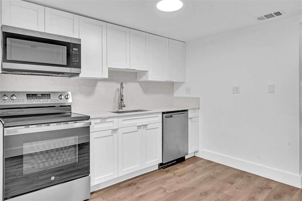 3 Bedroom Single Family Home/House's Image 12