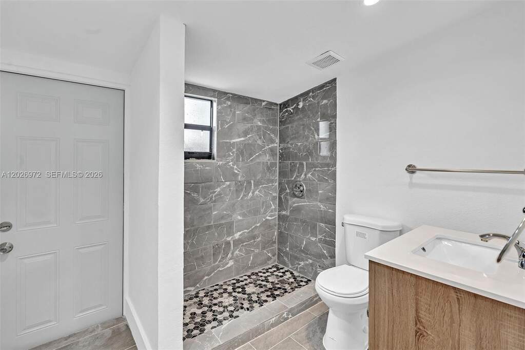 3 Bedroom Single Family Home/House's Image 27
