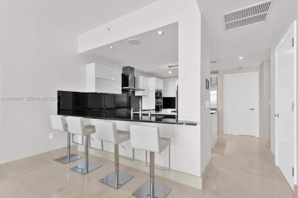 3 Bedroom Apartment/Flat's Image 11