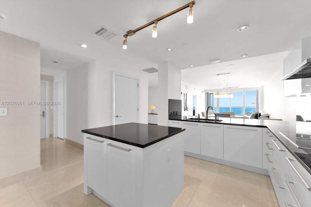 3 Bedroom Apartment/Flat's Image 12