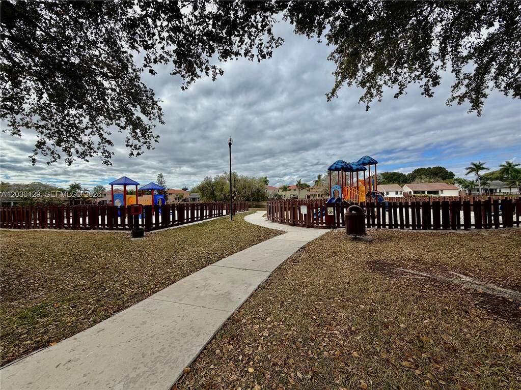 4 Bedroom Single Family Home/House's Image 34