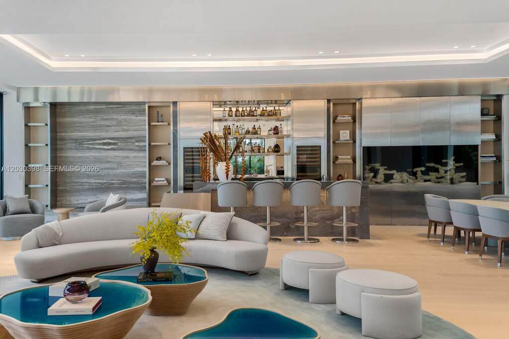 7 Bedroom Single Family Home/House's Image 11