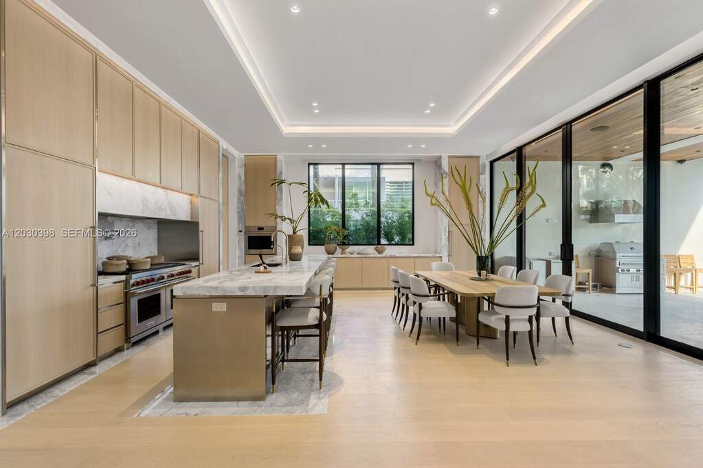 7 Bedroom Single Family Home/House's Image 20